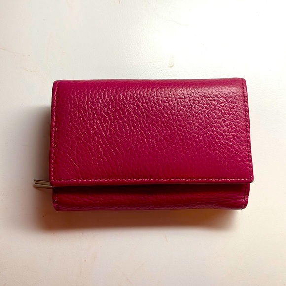 Beautiful Genuine Leather Wallet - snap closure with zip change pocket - Picture 1 of 8